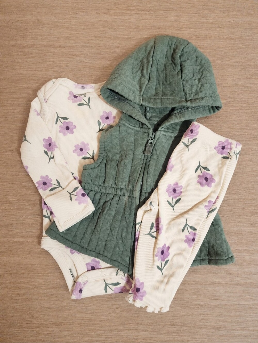 Carters 3 Peice Outfit 0-3 Months.